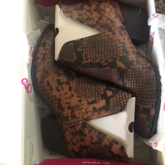 Women's Snakeskin Barb Ankle Boots NEW - Picture 7 of 8